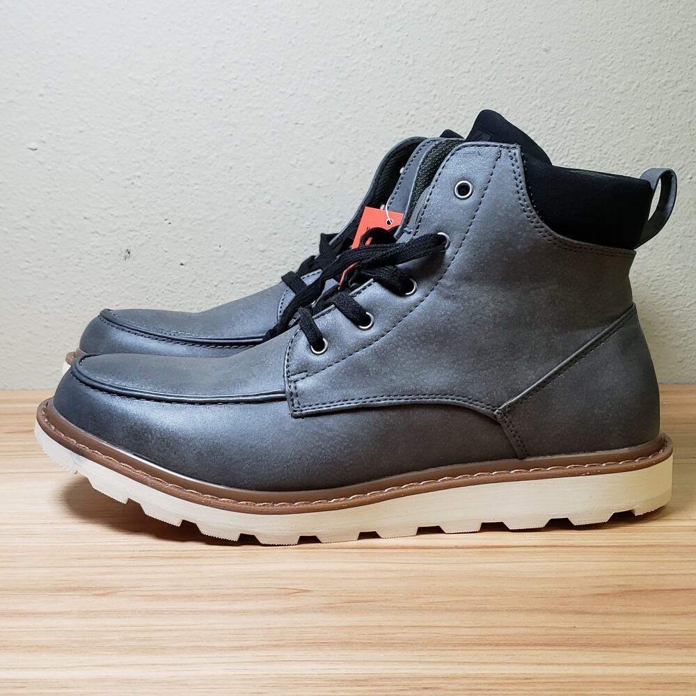 Deer Stags‎ Men's 10.5 Julian Faux Leather Short Boot Grey Memory Foam Gorpcore